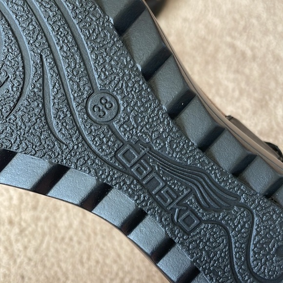 Dansko Paola Embossed Leather Flat Sandals 38 Black Comfort Shoes Women’s 8 Boho - Picture 5 of 13